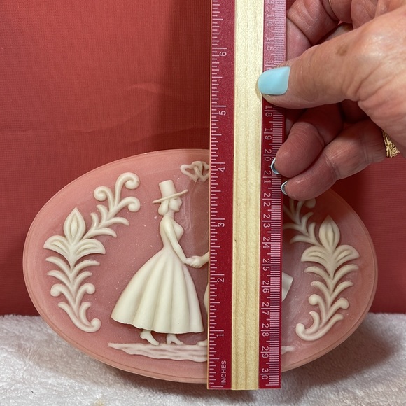 FAUX PINK MARBLE CAMEO TRINKET DISH - Picture 6 of 10